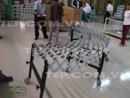 Dàn con lăn xếp có bánh xe - Potables roller conveyor